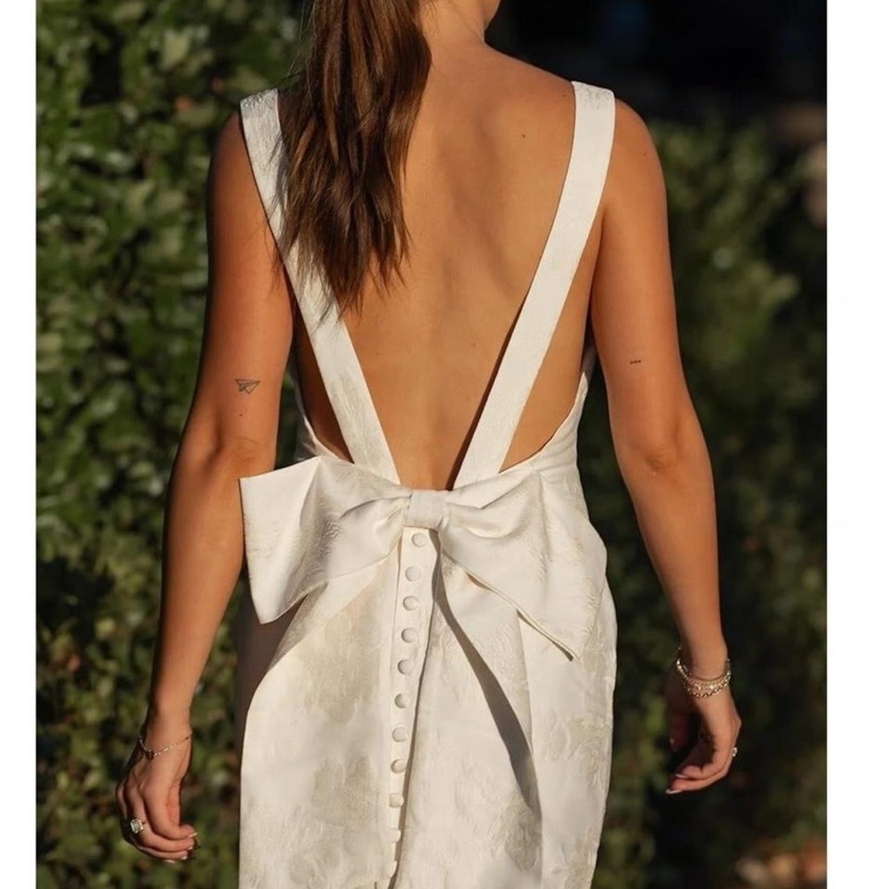 Chic Cream Backless Dress with Bow